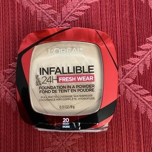 NEW! L'Oreal Infallible Fresh Wear Foundation Powder - Ivory